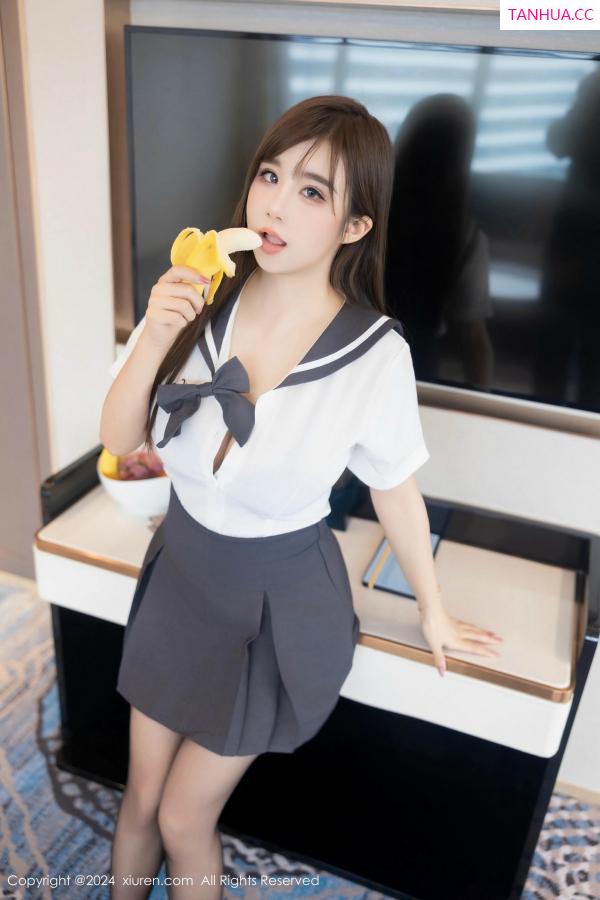   [XiuRen]高清写真图 2024.12.26 No.9663 小肉肉咪 黑丝美腿第10张图片